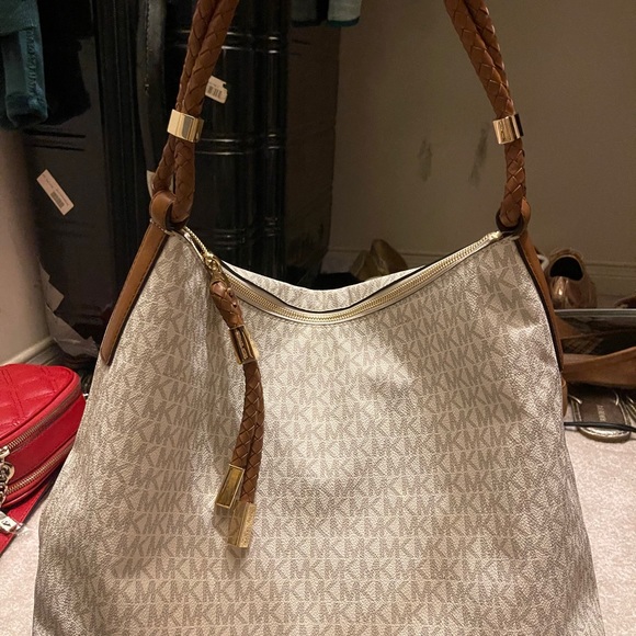 Micheal kors bag - Picture 1 of 3